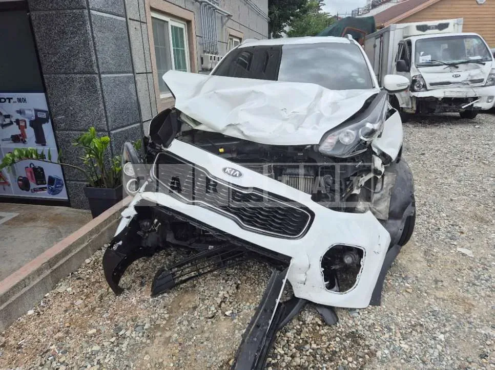 Photo 2 of 28: 2016 Kia Sportage — Korean insurance auction