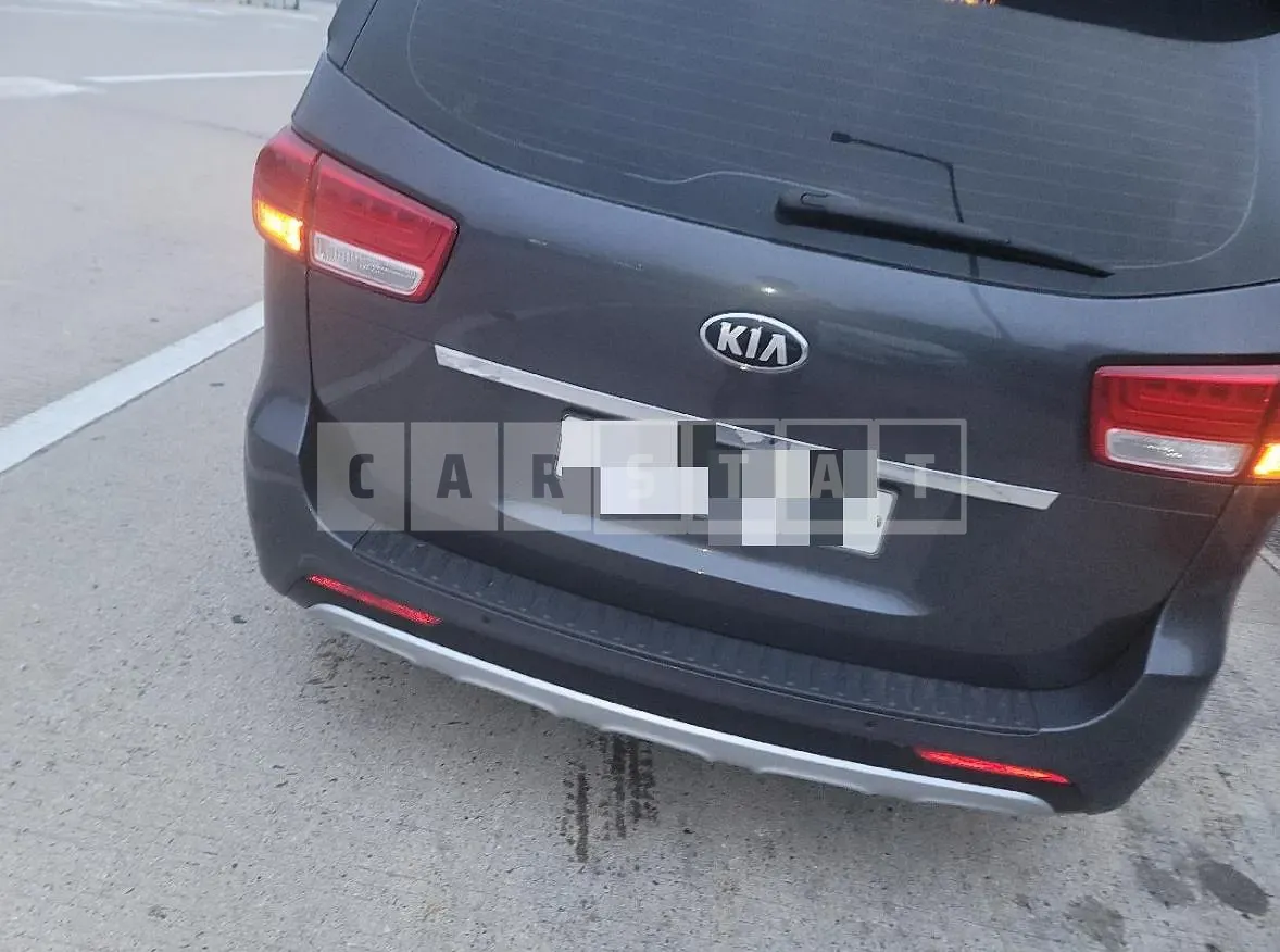 Photo 2 of 19: 2015 Kia Carnivals — Korean insurance auction