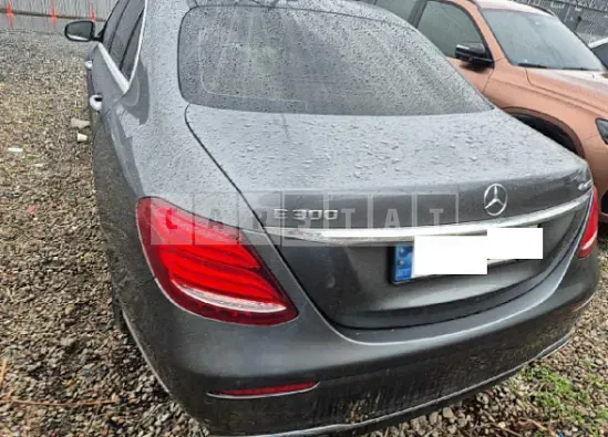 Photo 2 of 32: 2017 Mercedes-Benz E300 4Matic — Korean insurance auction
