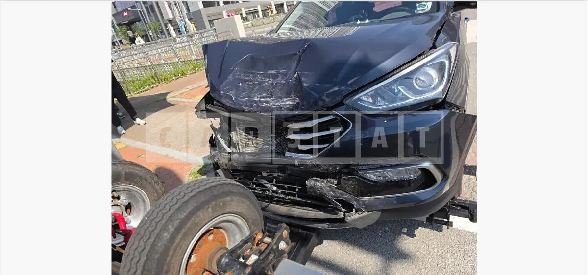 Photo 2 of 6: 2015 Hyundai Santa Fe 2.0 — Korean insurance auction