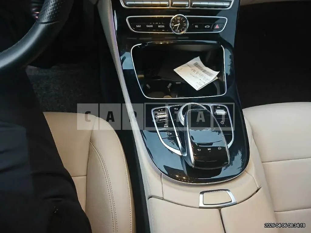 Photo 2 of 33: 2018 Mercedes-Benz E200 — Korean insurance auction