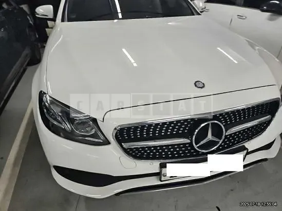 Photo 2 of 25: 2017 Mercedes-Benz E220d 4Matic — Korean insurance auction