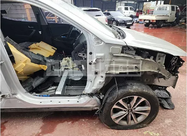 Photo 2 of 10: 2015 Hyundai Santa Fe — Korean insurance auction