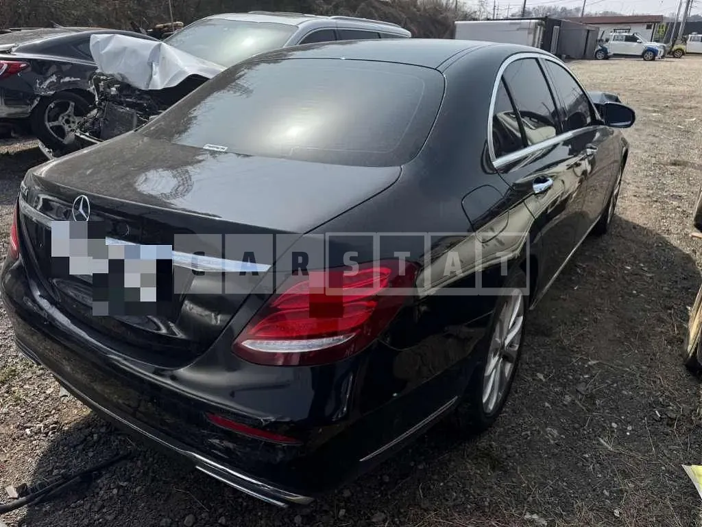 Photo 2 of 8: 2019 Mercedes-Benz E220 d — Korean insurance auction