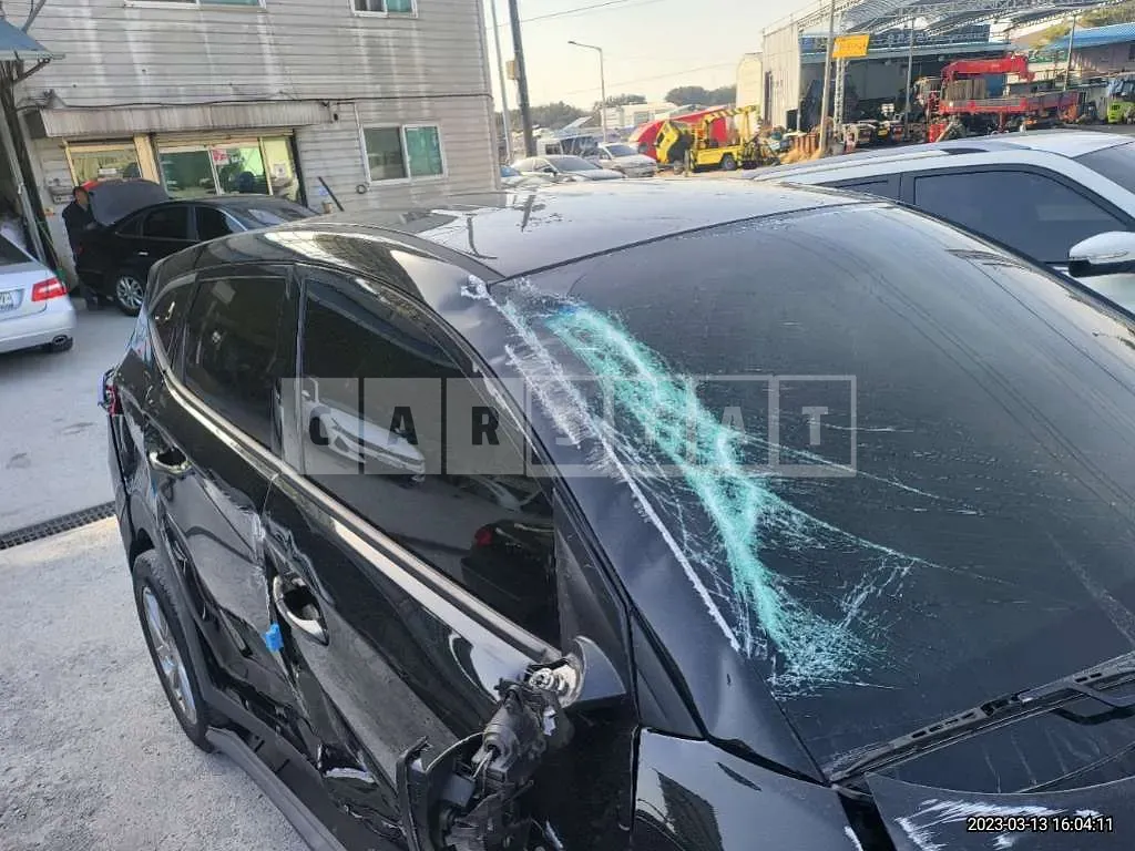 Photo 2 of 13: 2018 Hyundai Tucson, VIN KMHJ2815GJU596150 — Korean insurance auction