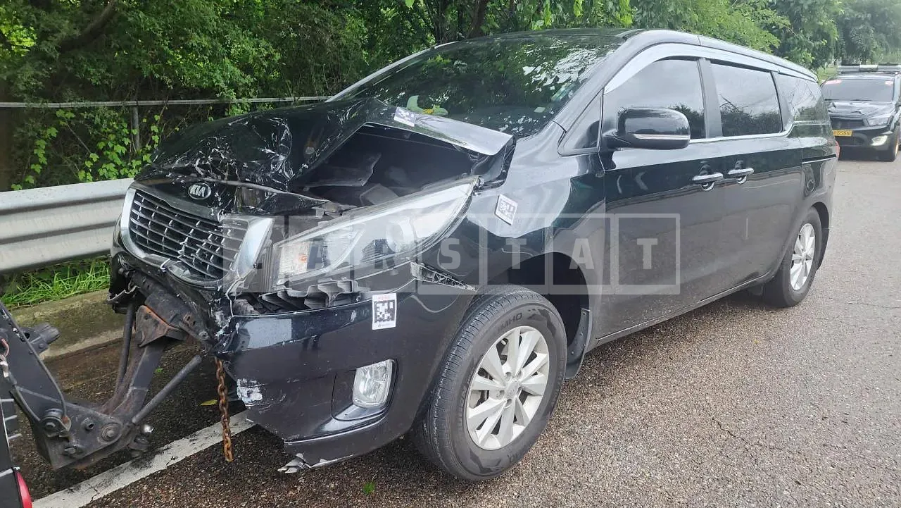 Photo 2 of 8: 2016 Kia Carnival, VIN KNHMF37ABHS255108 — Korean insurance auction