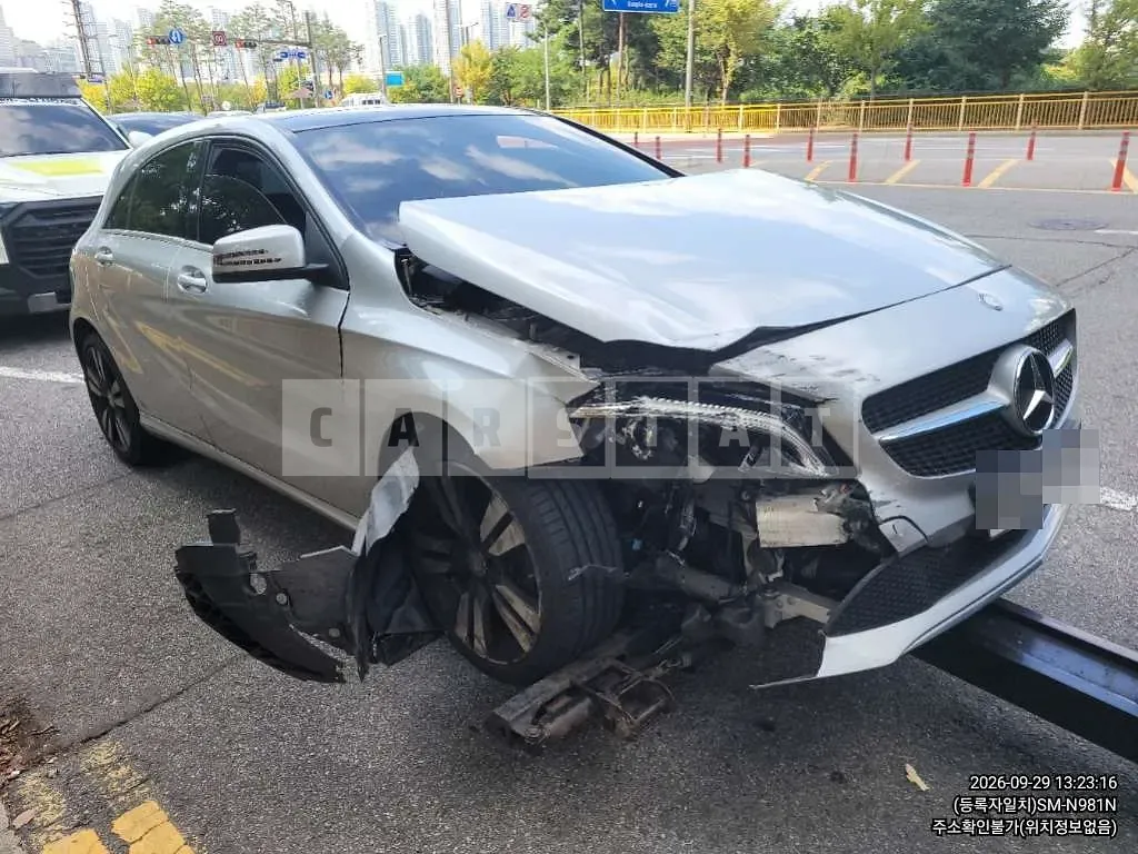 Photo 2 of 4: 2017 Mercedes-Benz A200 — Korean insurance auction