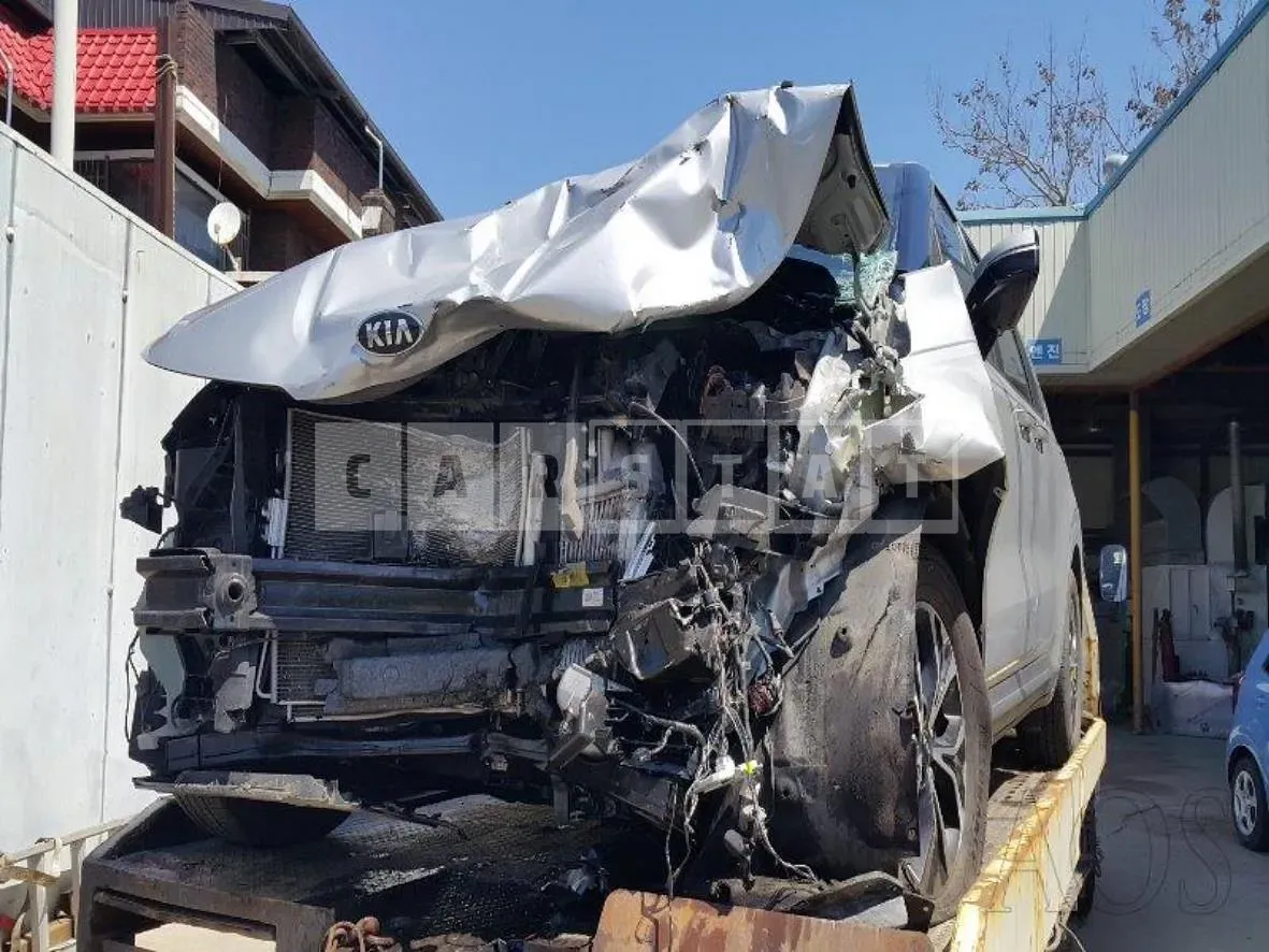 Photo 2 of 28: 2021 Kia Carnival 2.2, VIN KNANB81BBMS068342 — Korean insurance auction