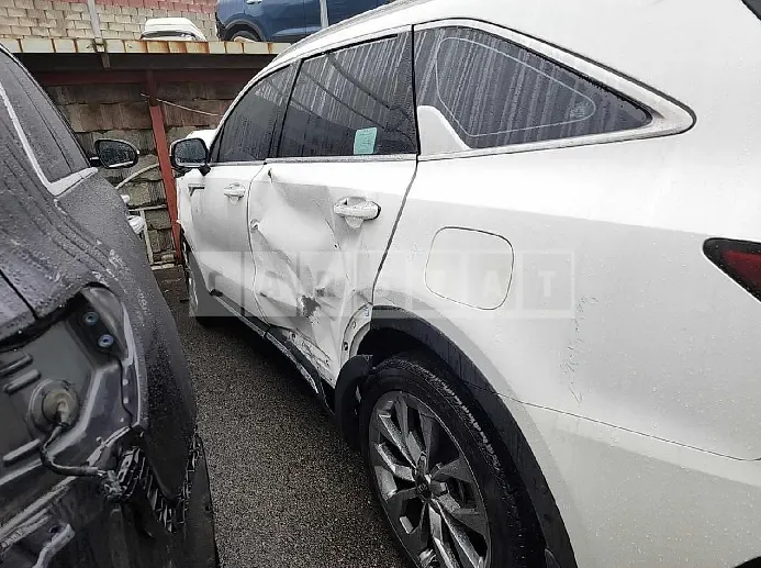 Photo 2 of 11: 2021 Kia Sorento, VIN KNARK81BHMA005668 — Korean insurance auction