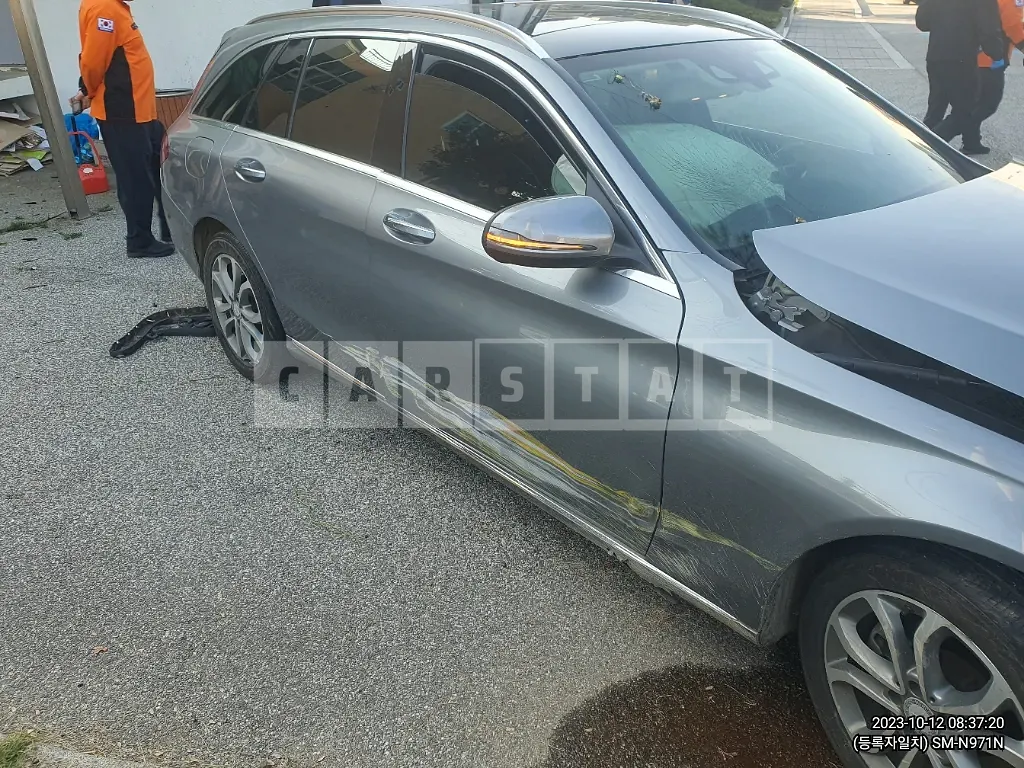 Photo 2 of 8: 2015 Mercedes-Benz C220 d 4Matic Estate, VIN WDDWH0FB9GF276458 — Korean insurance auction