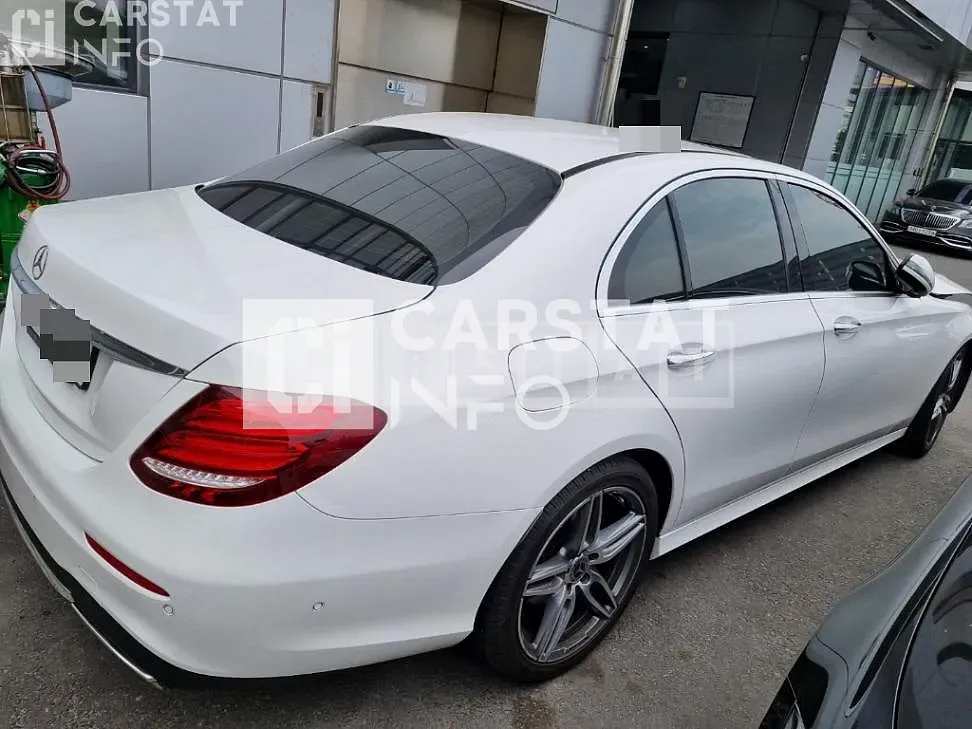 Photo 2 of 28: 2018 Mercedes-Benz E300, VIN WDDZF4JB8JA470680 — Korean insurance auction