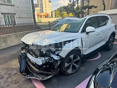 Photo 1 of 12: 2024 Volvo XC40B4 AWD, VIN YV1XZK921S2478157 — Korean insurance auction