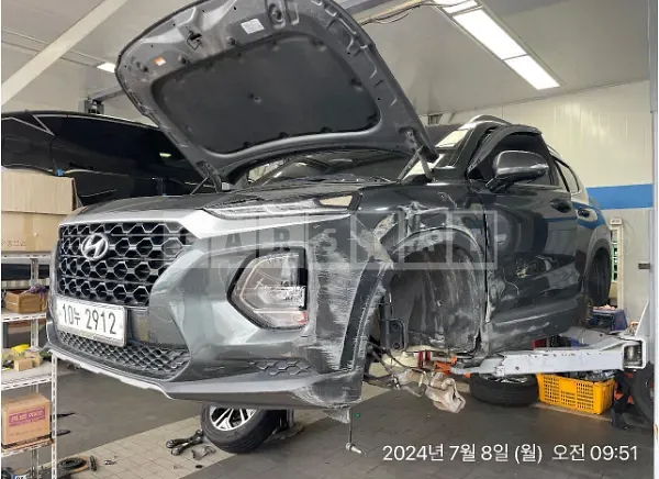 Photo 2 of 34: 2019 Hyundai Santa Fe, VIN KMHS281BBKU081408 — Korean insurance auction