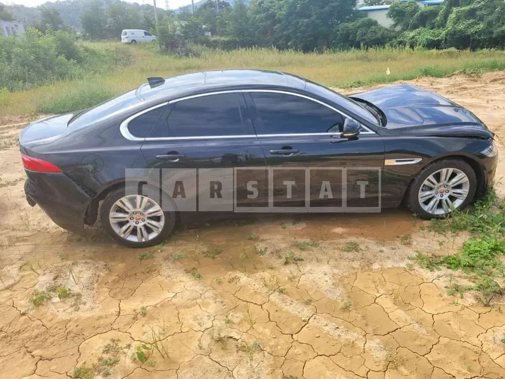 Photo 2 of 5: 2017 Jaguar XF 20d, VIN SAJBB4BN2HCY36679 — Korean insurance auction