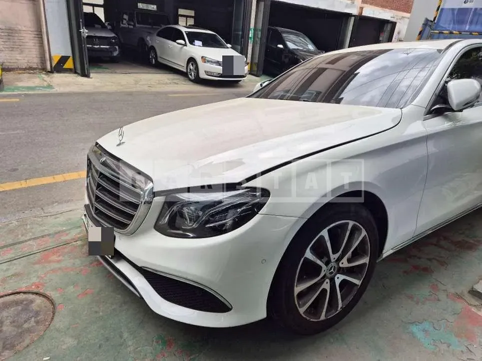 Photo 2 of 15: 2017 Mercedes-Benz E300 — Korean insurance auction