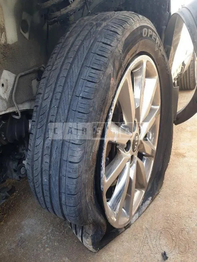 Photo 2 of 9: 2017 Kia Sorento, VIN KNAPS81BBHA333163 — Korean insurance auction