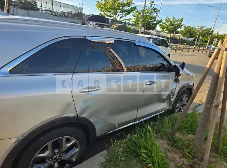 Photo 2 of 10: 2015 Kia Sorento — Korean insurance auction