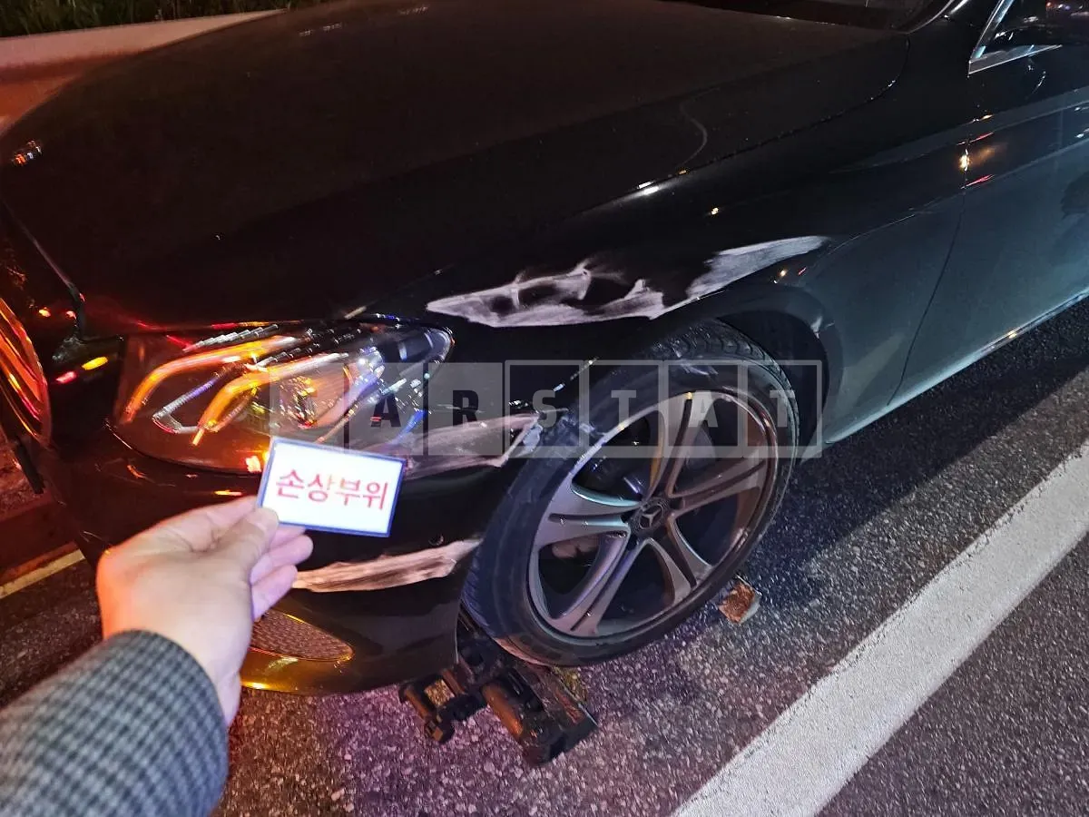 Photo 2 of 29: 2019 Mercedes-Benz E300 — Korean insurance auction