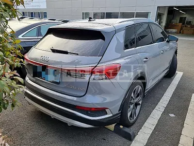Photo 1 of 39: 2022 Audi Q4 e-tron 40, VIN WAUZZZFZ7NP041356 — Korean insurance auction