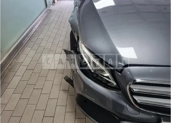 Photo 2 of 28: 2018 Mercedes-Benz E220d — Korean insurance auction