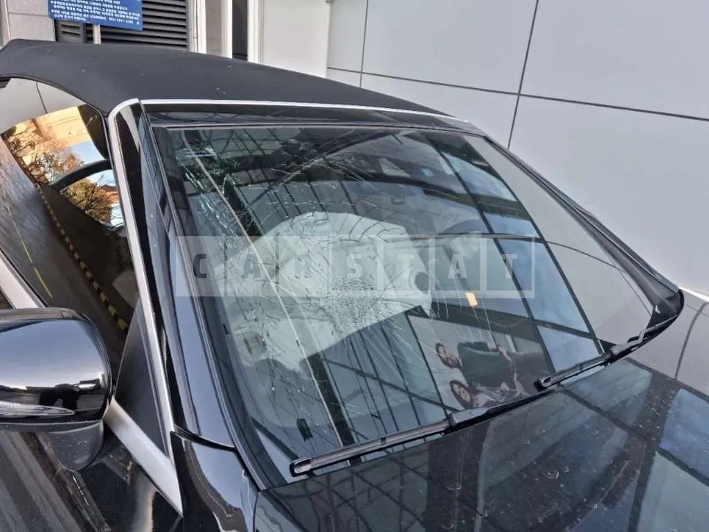 Photo 2 of 14: 2017 Mercedes-Benz C200 Cabriolet, VIN WDDWK4CB7HF490184 — Korean insurance auction