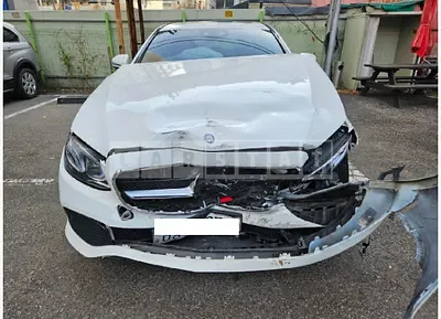 Photo 1 of 13: 2017 Mercedes-Benz E220 d 4Matic, VIN WDDZF0FB1HA195732 — Korean insurance auction