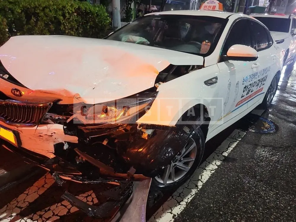 Photo 2 of 12: 2018 Kia K5, VIN KNAGU416BKA283653 — Korean insurance auction
