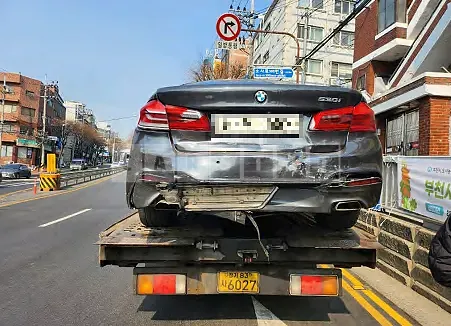 Photo 2 of 11: 2018 BMW 530i, VIN WBAJD3101JWC13918 — Korean insurance auction