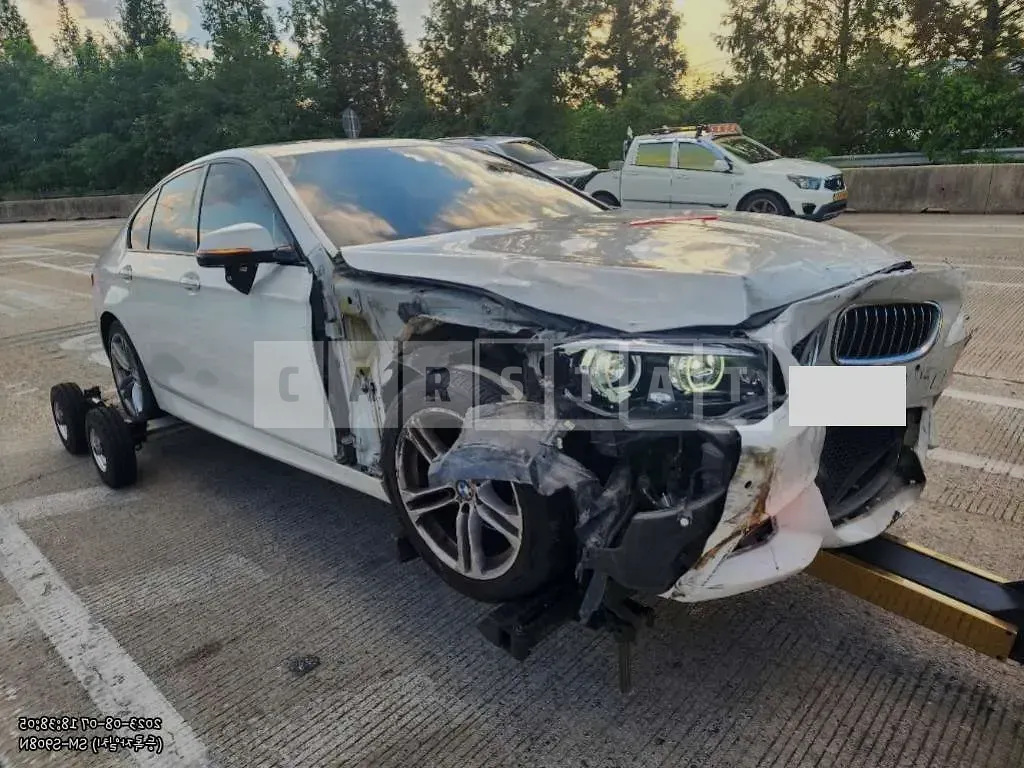 Photo 2 of 3: 2016 BMW 520d, VIN WBA5E5102GG201349 — Korean insurance auction