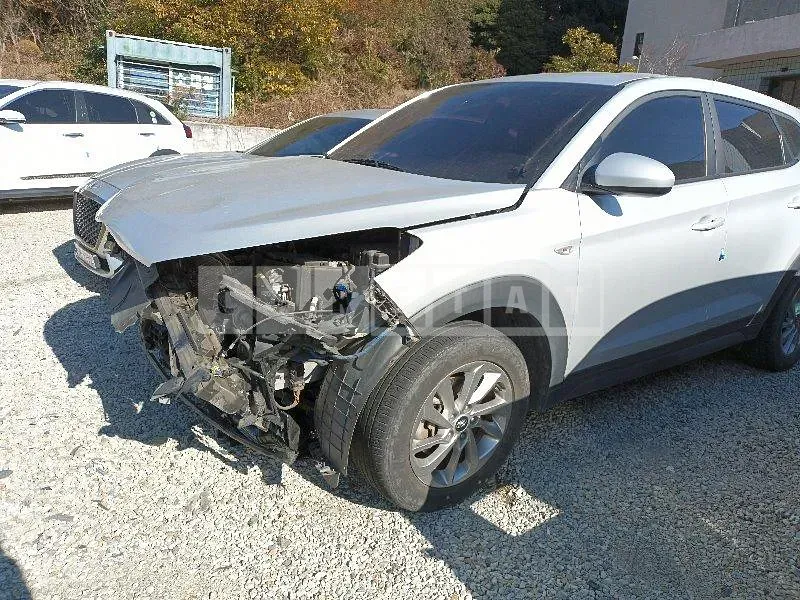 Photo 2 of 11: 2018 Hyundai Tucson, VIN KMHJ2815GJU560704 — Korean insurance auction