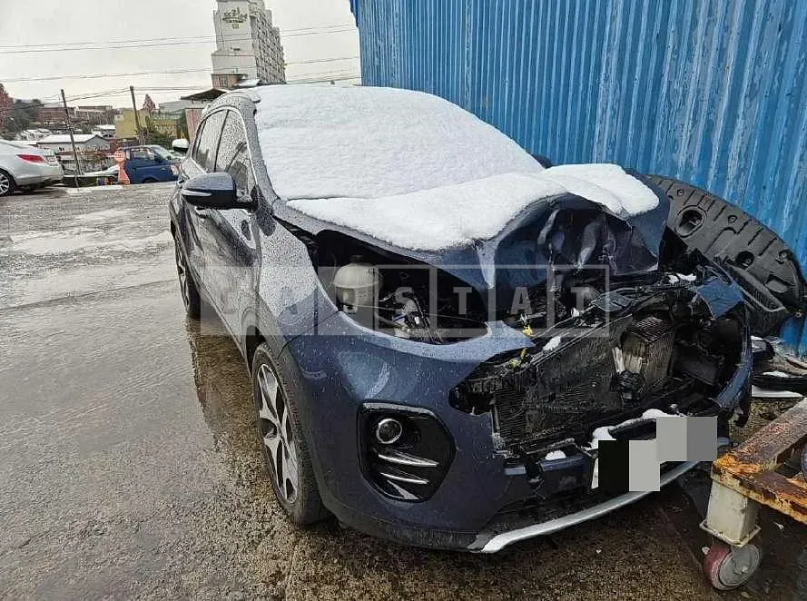 Photo 2 of 17: 2017 Kia Sportage, VIN KNAPN813BHK273749 — Korean insurance auction
