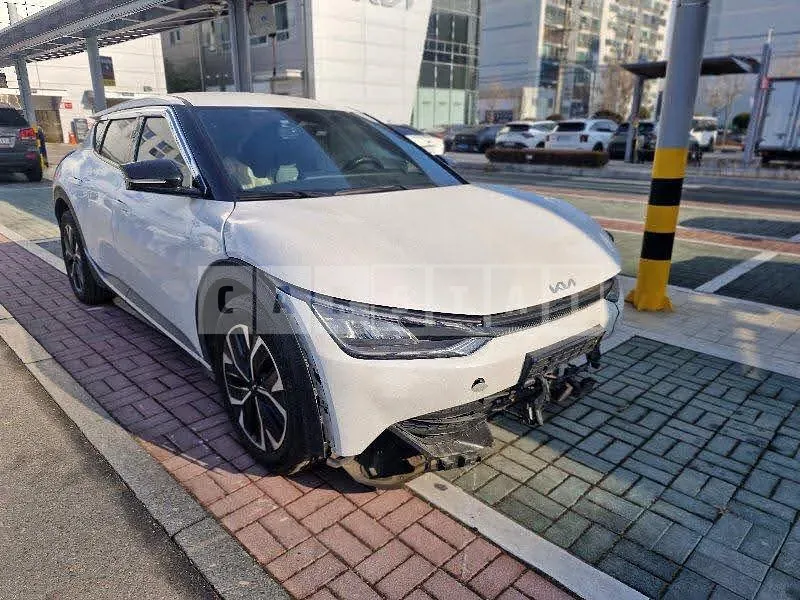 Photo 2 of 30: 2022 Kia EV6, VIN KNAC281AFNA074752 — Korean insurance auction