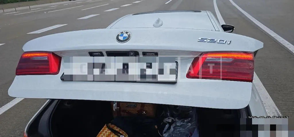 Photo 2 of 10: 2018 BMW 520i — Korean insurance auction