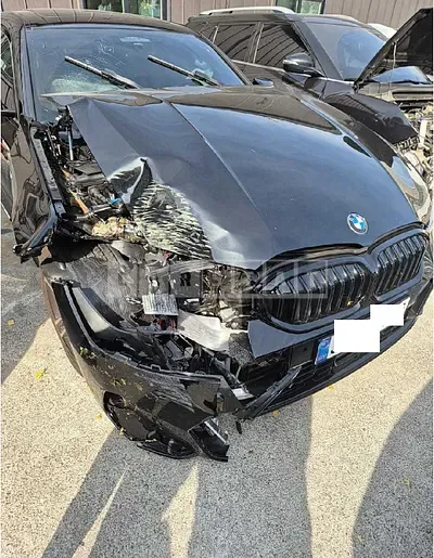 Photo 1 of 18: 2024 BMW 320i — Korean insurance auction