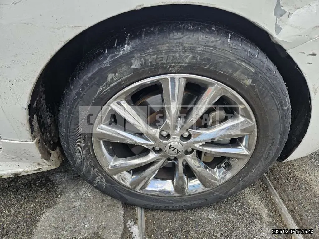 Photo 2 of 25: 2019 Kia Carnival — Korean insurance auction