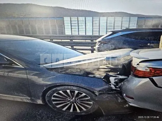 Photo 2 of 4: 2015 Lexus ES300h — Korean insurance auction