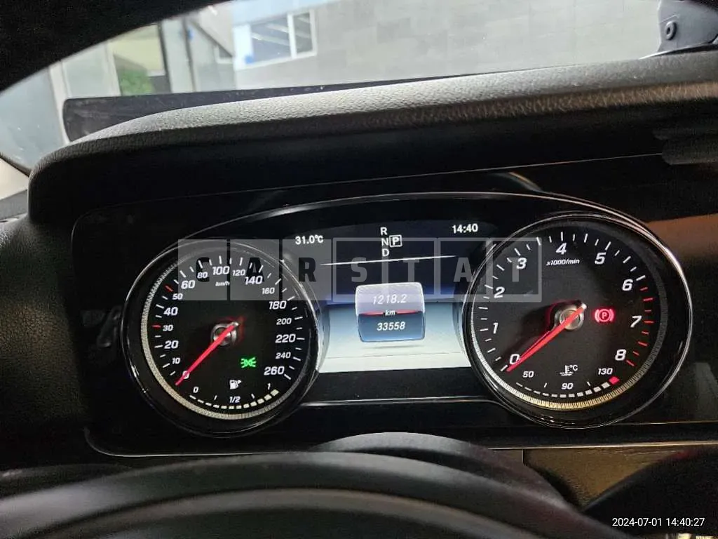 Photo 2 of 13: 2017 Mercedes-Benz E 200, VIN WDDZF4CB5HA266409 — Korean insurance auction