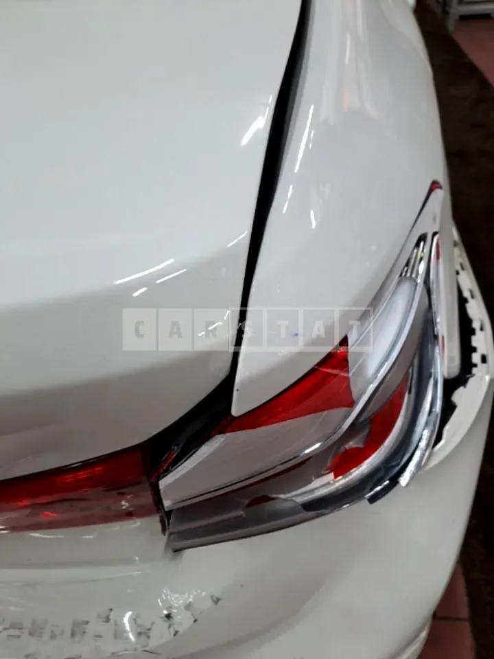 Photo 2 of 9: 2020 BMW 520d Luxury, VIN WBAJF3101LCE82581 — Korean insurance auction