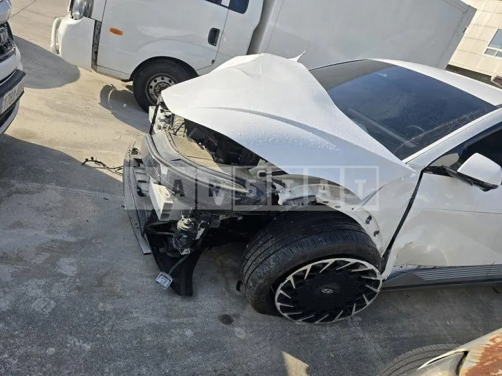 Photo 2 of 12: 2022 Hyundai IONIQ 5, VIN KMHKR81AFNU085503 — Korean insurance auction