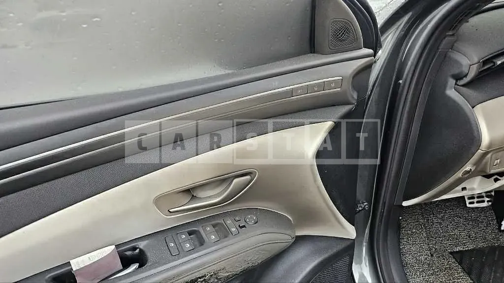 Photo 2 of 17: 2021 Hyundai Tucson, VIN KMHJE811BMU006503 — Korean insurance auction
