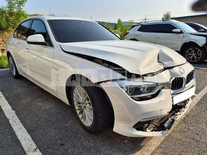 Photo 2 of 11: 2016 BMW 320i, VIN WBA8A9109GK759938 — Korean insurance auction
