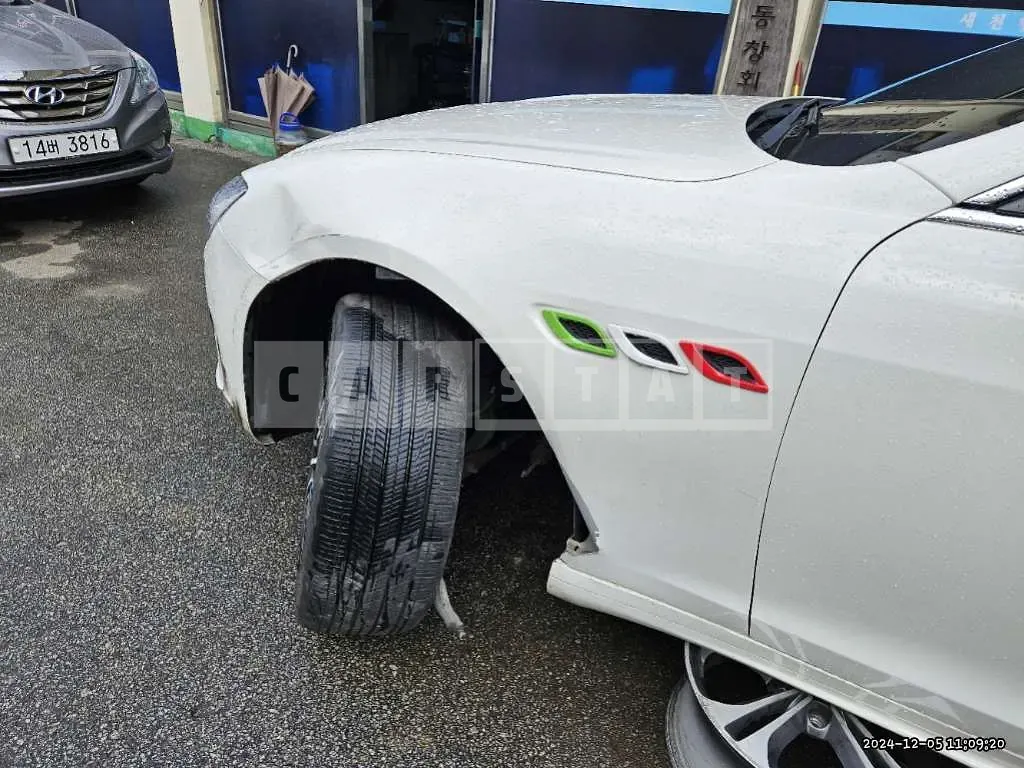 Photo 2 of 19: 2018 Maserati Quattroporte S Q4, VIN ZAM56YRG8J1287890 — Korean insurance auction