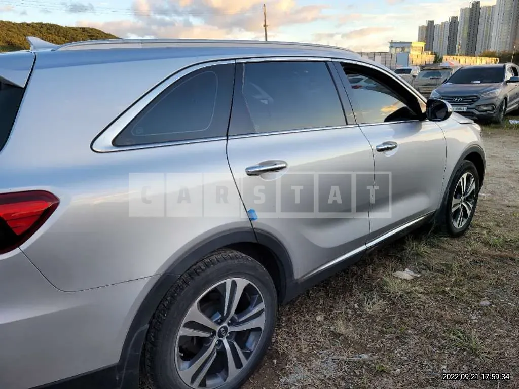 Photo 2 of 18: 2018 Kia Sorento, VIN KNAPS81BDJA414093 — Korean insurance auction