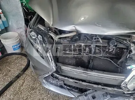 Photo 2 of 4: 2017 Lexus ES300h, VIN JTHBW1GG6H2160172 — Korean insurance auction
