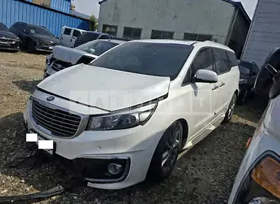 Photo 1 of 35: 2017 Kia Carnival, VIN KNAME81ABHS280029 — Korean insurance auction