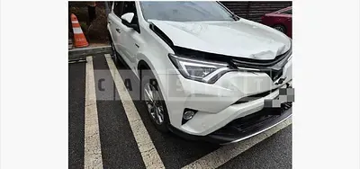 Photo 1 of 19: 2017 Toyota Love 4 Hybrid — Korean insurance auction