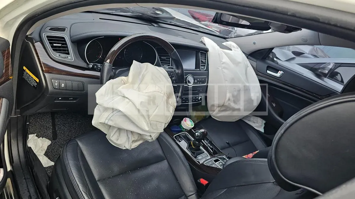 Photo 2 of 10: 2015 Kia K7 — Korean insurance auction