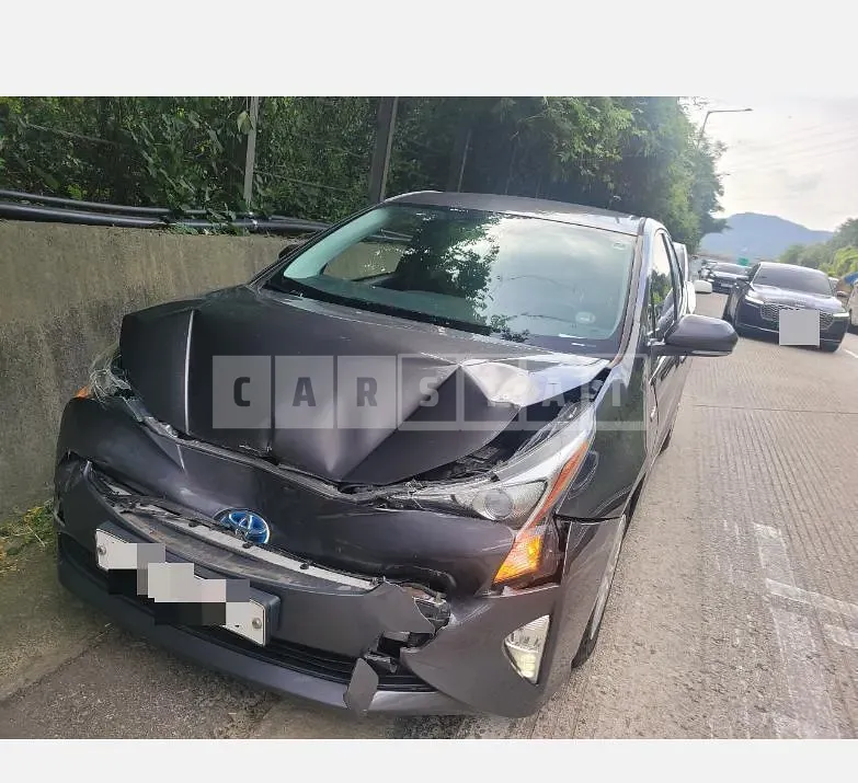 Photo 2 of 5: 2017 Toyota Prius — Korean insurance auction