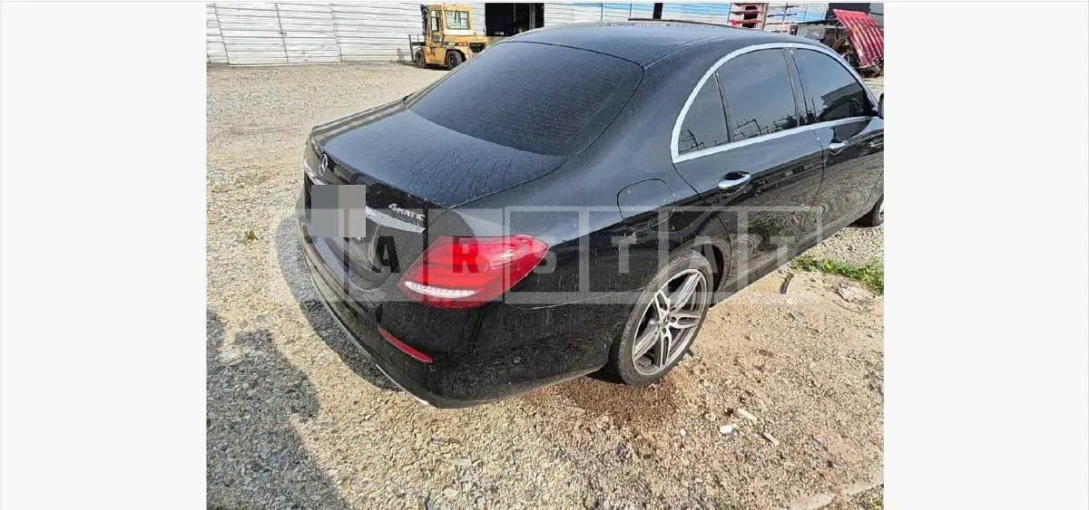 Photo 2 of 8: 2018 Mercedes-Benz E300 — Korean insurance auction