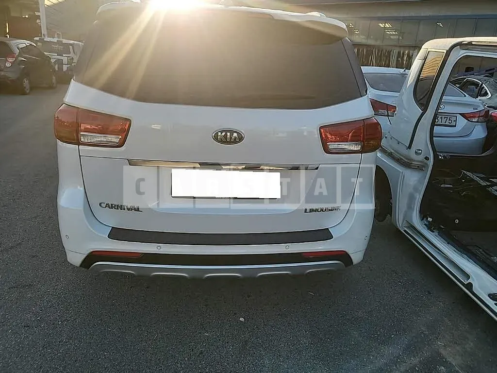 Photo 2 of 9: 2016 Kia Carnival Limousine, VIN KNAME81ABGS241493 — Korean insurance auction